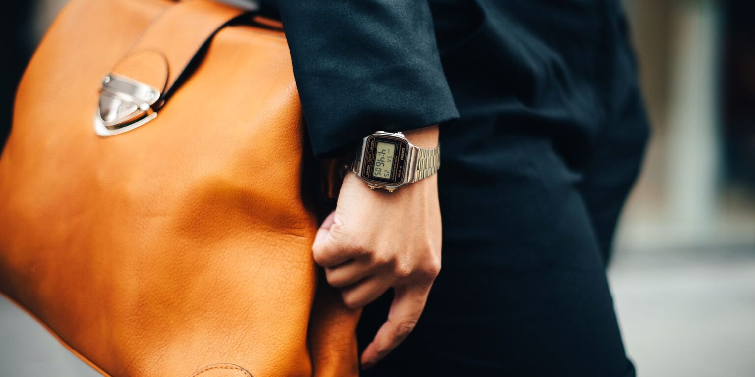 Digital Watches for Men: Timepieces That Define Modern Elegance - Aviyne