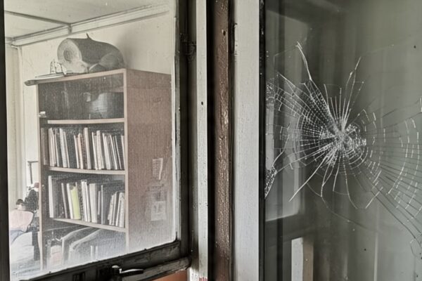 4 Signs Your Window Glass Needs Repaired 4 Signs Your Window