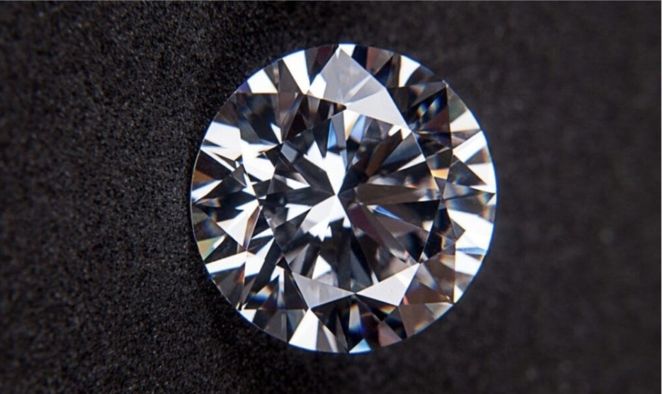 Lab-Grown Diamonds vs. Natural Stones
