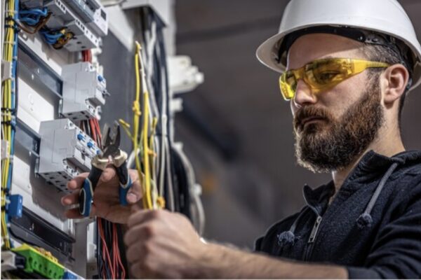 Top Reasons to Hire a Local Electrician